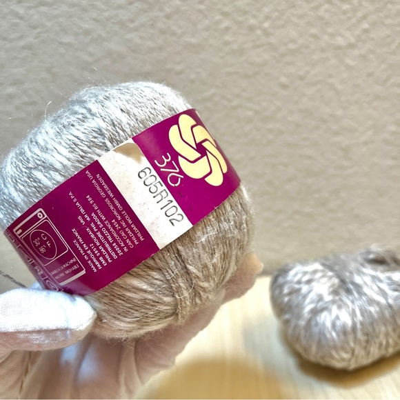 Phildar Linbel Slub Yarn white/warm grey. 1 & 2/3rds skeins. - Picture 5 of 11